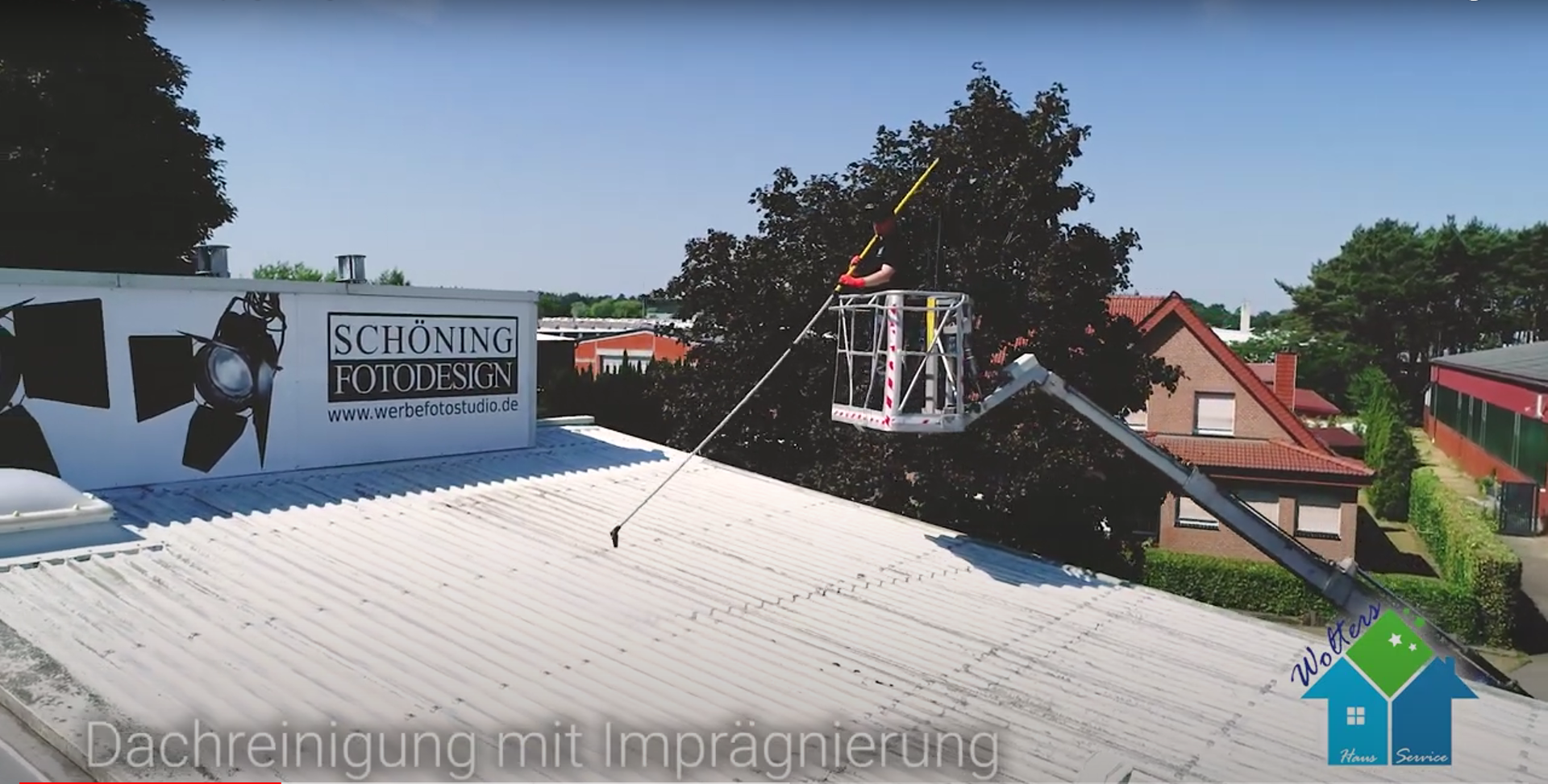 Vollst&auml;ndige Dachreinigung in Schepsdorf mit Teleskoplanze.